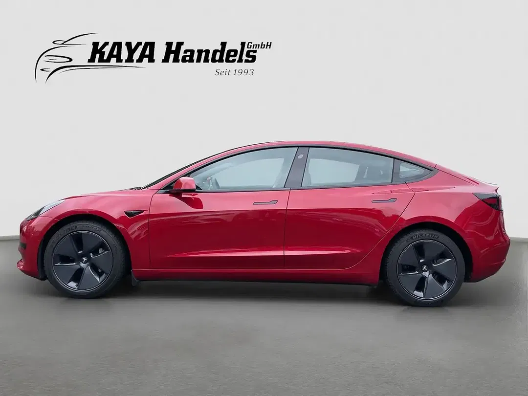 Tesla Model 3 - Thumbnail 4