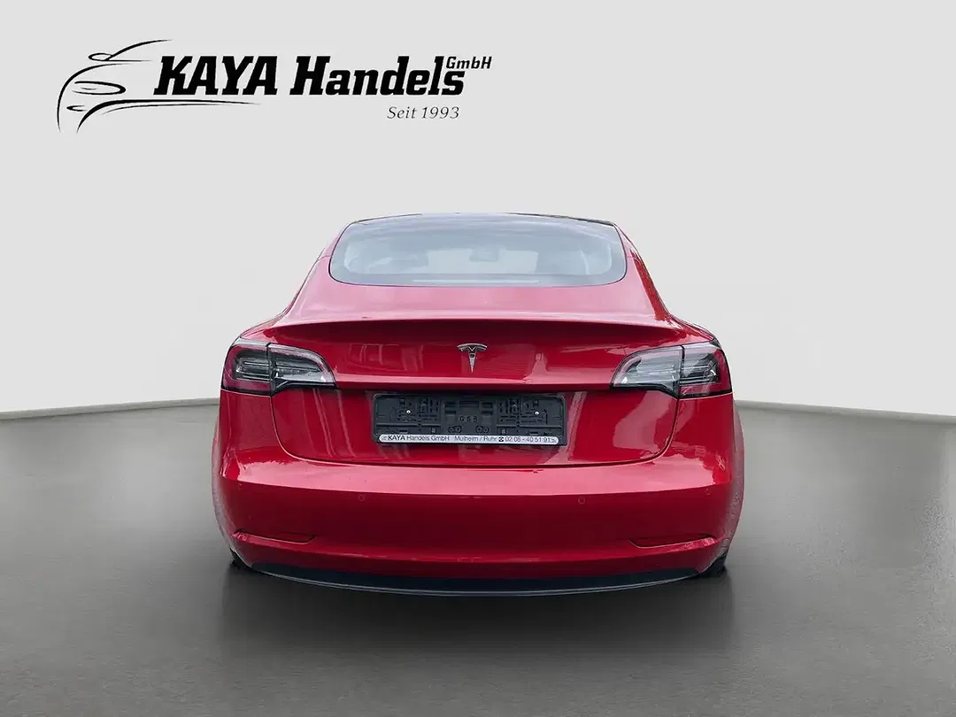 Tesla Model 3 - Thumbnail 6