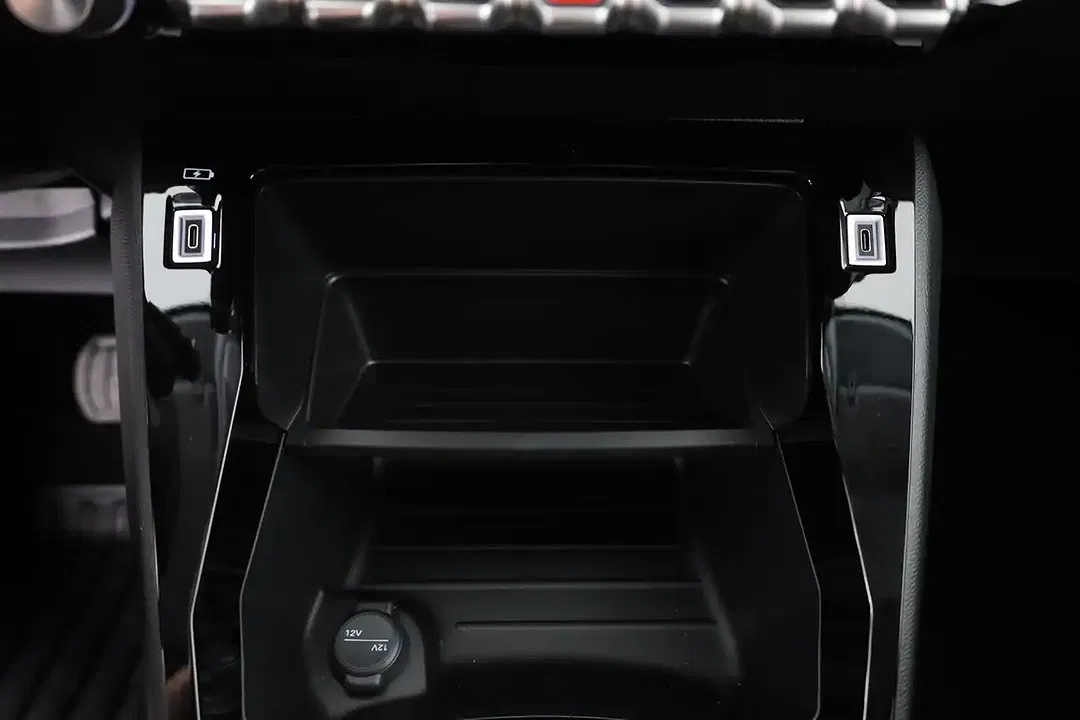 Peugeot 208 - Thumbnail 12