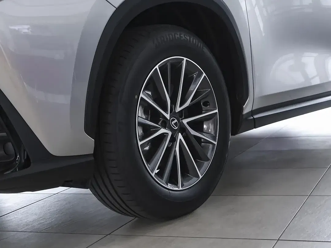 Lexus NX 350h - Thumbnail 7