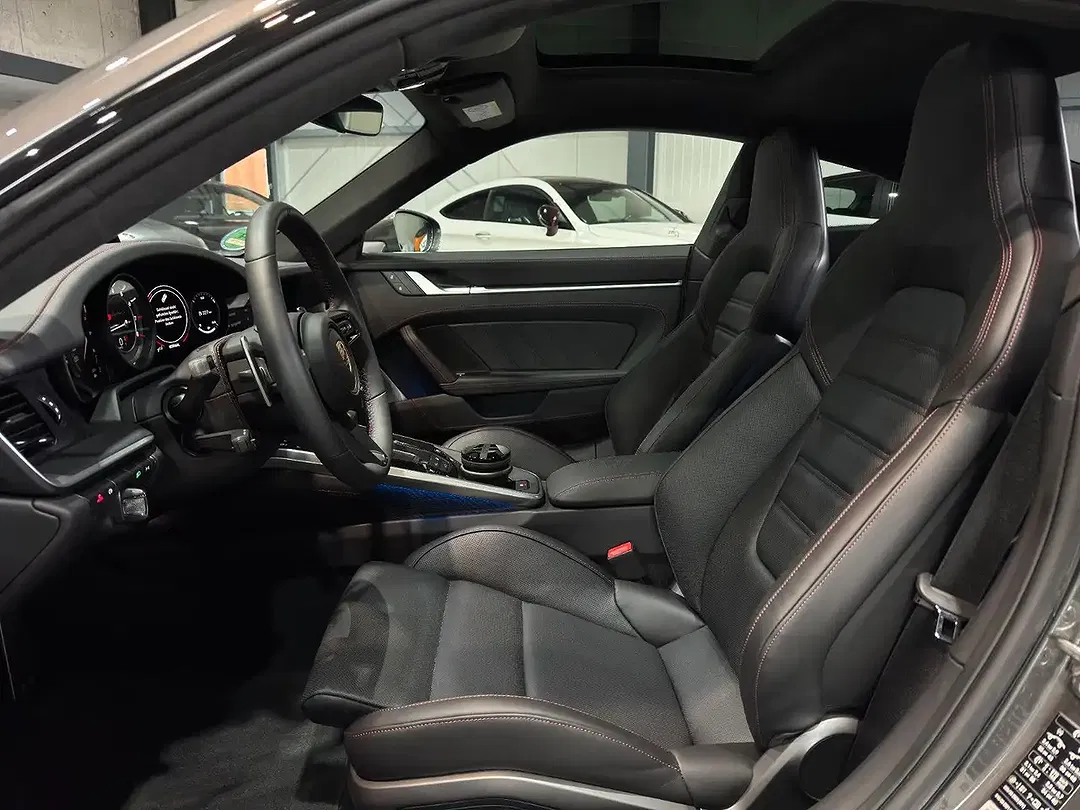 Porsche 911 - Thumbnail 10