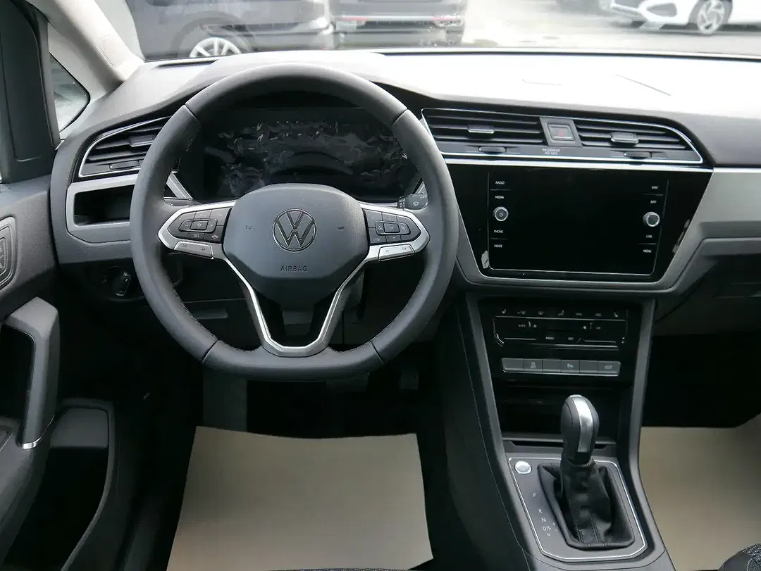 Volkswagen Touran - Thumbnail 13