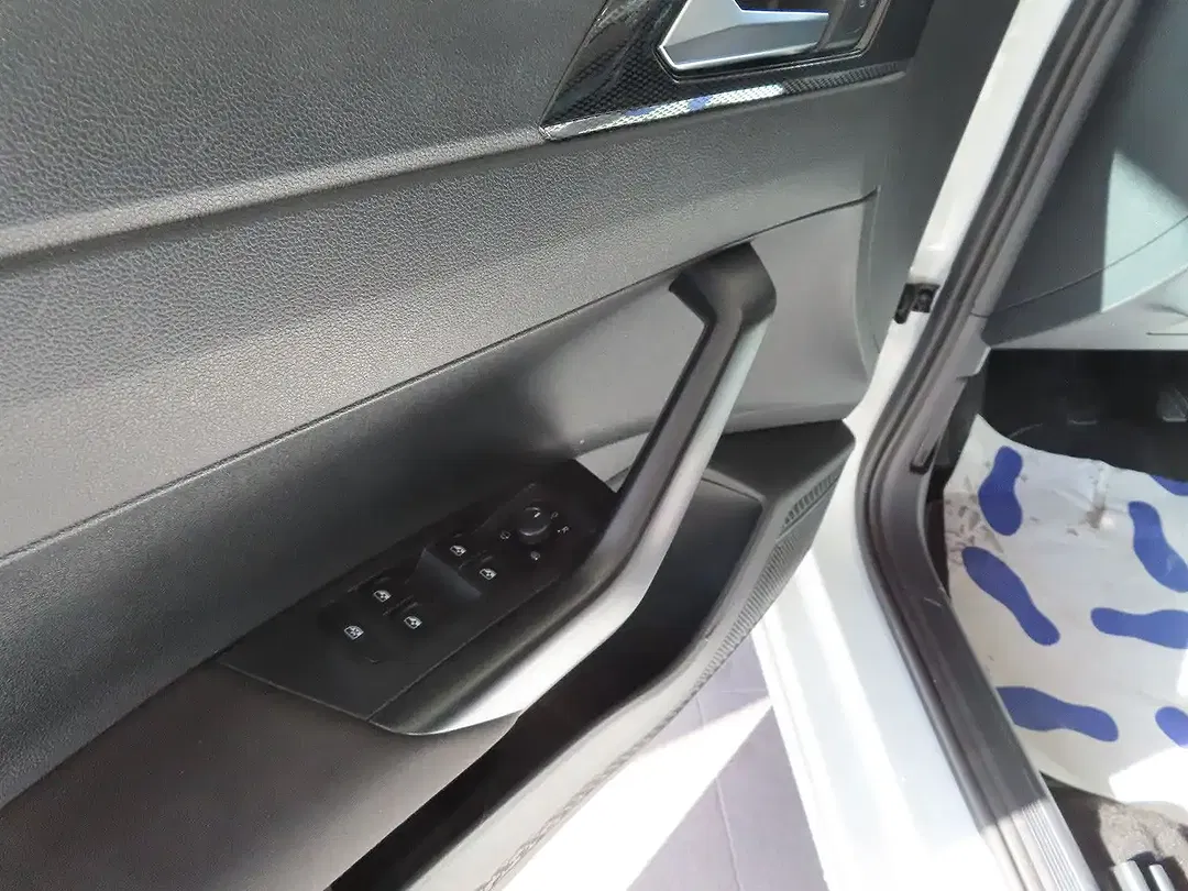 Volkswagen Polo - Thumbnail 4
