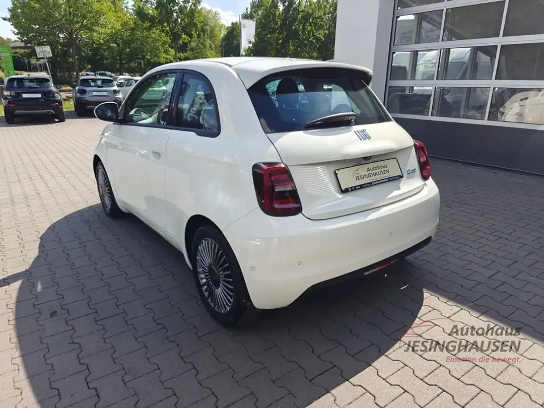Fiat 500e - Thumbnail 10