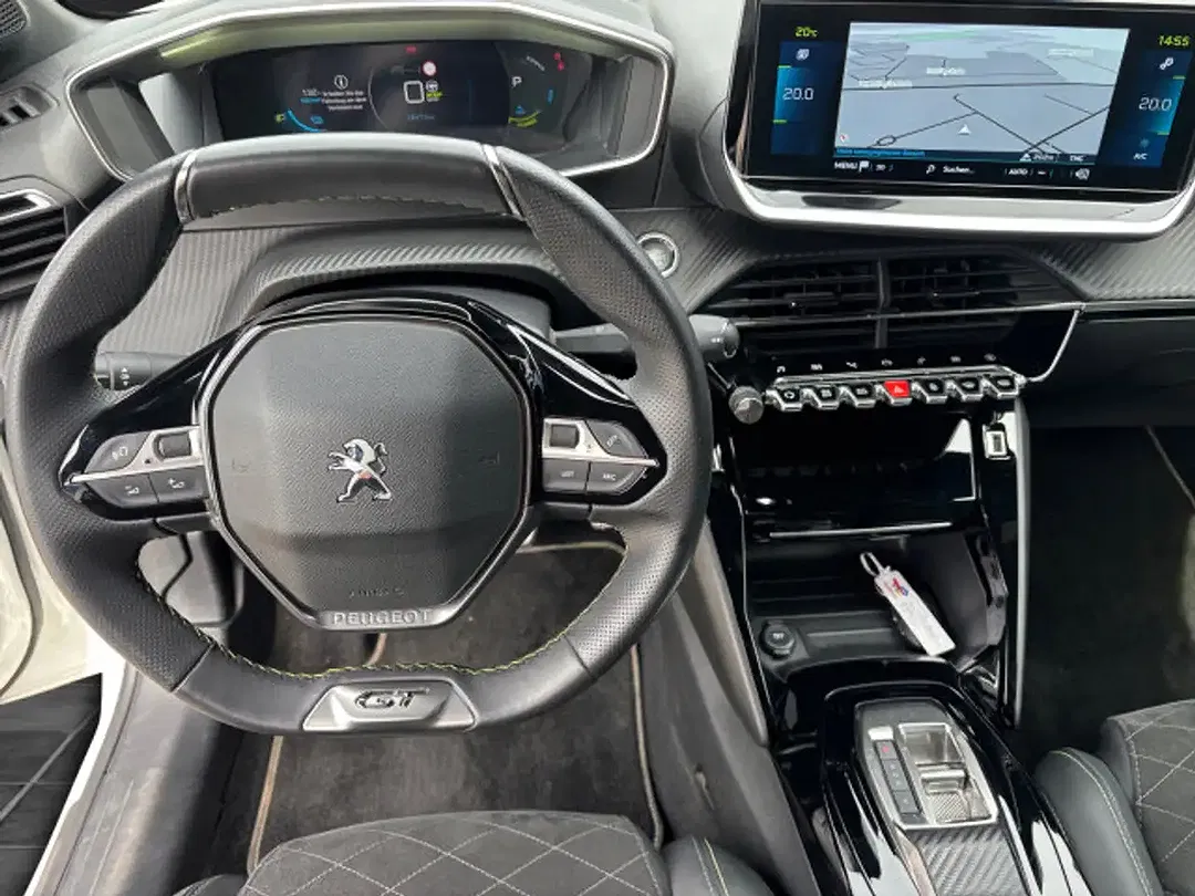 Peugeot 208 - Thumbnail 11