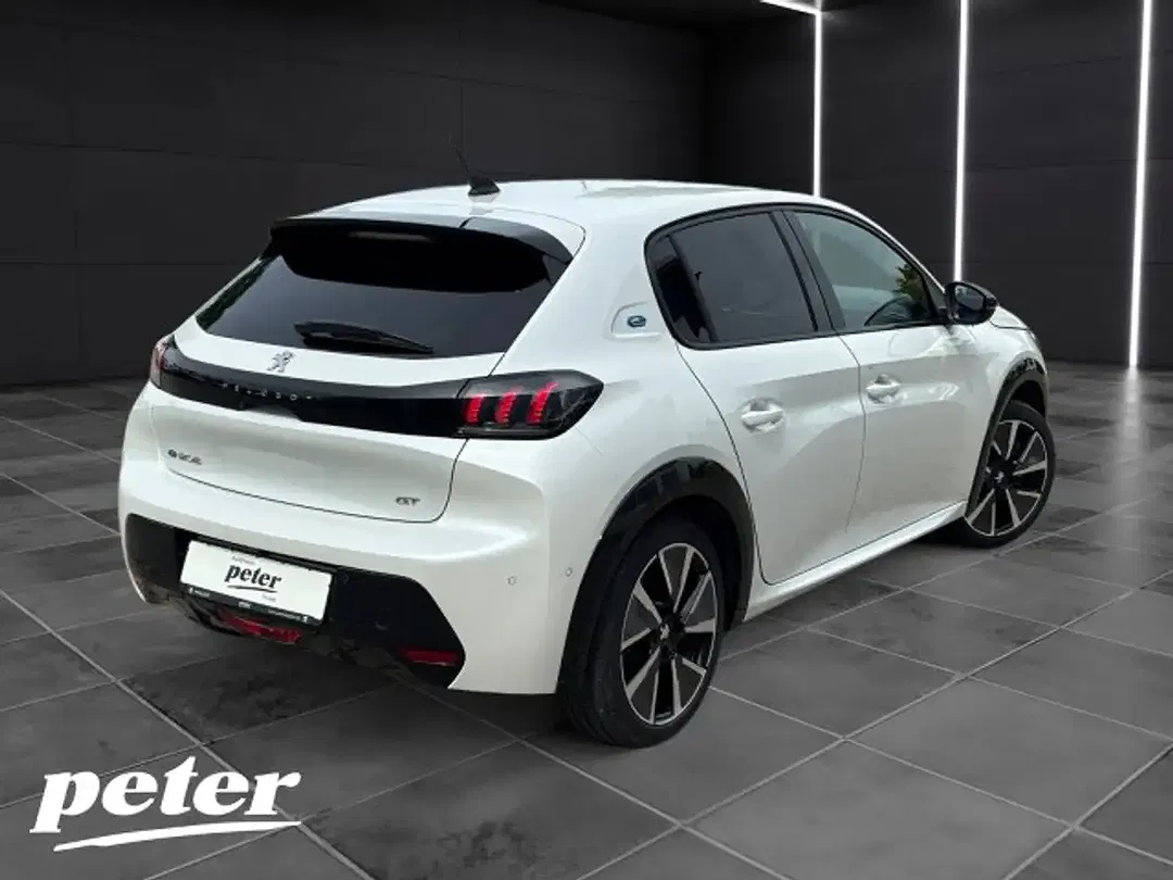 Peugeot 208 - Thumbnail 3