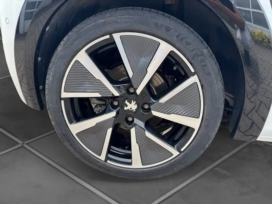 Peugeot 208 - Thumbnail 5