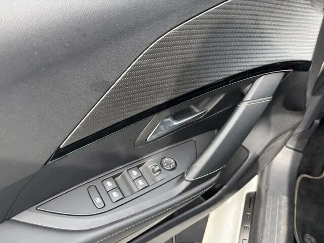 Peugeot 208 - Thumbnail 6