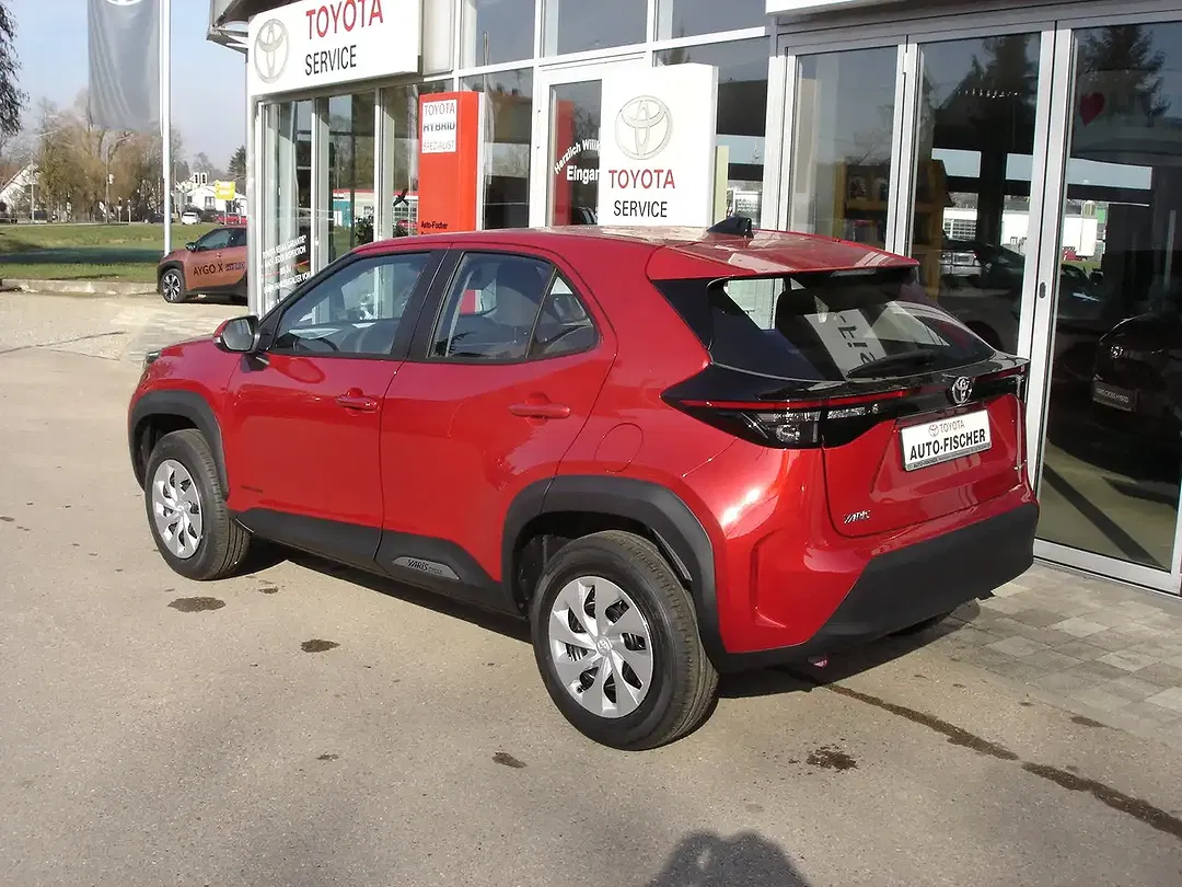 Toyota Yaris Cross - Thumbnail 3