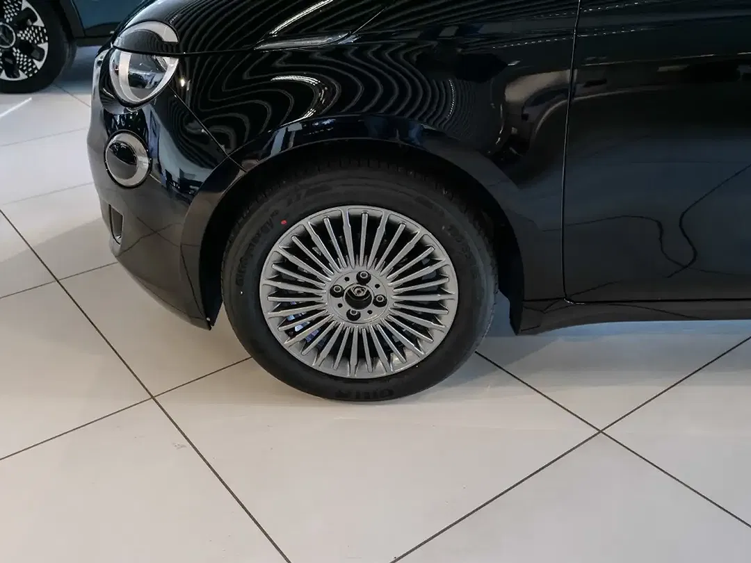 Fiat 500e - Thumbnail 4