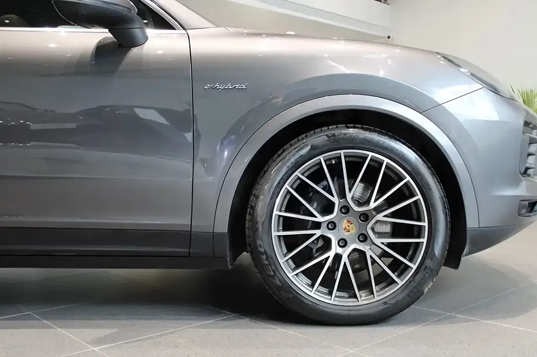 Porsche Cayenne - Thumbnail 9