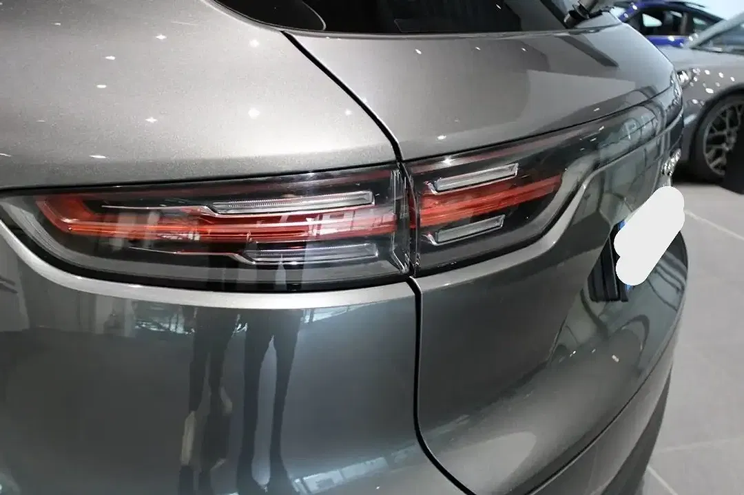 Porsche Cayenne - Thumbnail 10