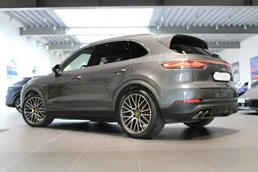 Porsche Cayenne - Thumbnail 2