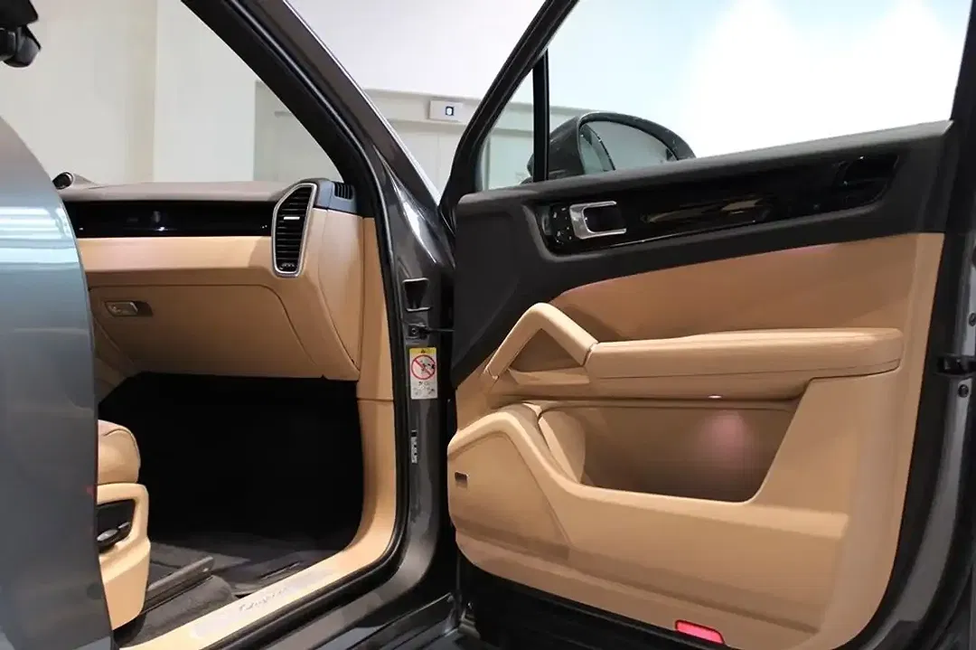 Porsche Cayenne - Thumbnail 5