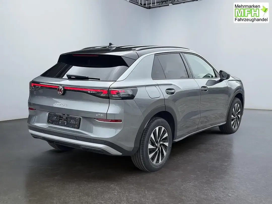 Volkswagen T-Roc - Thumbnail 4