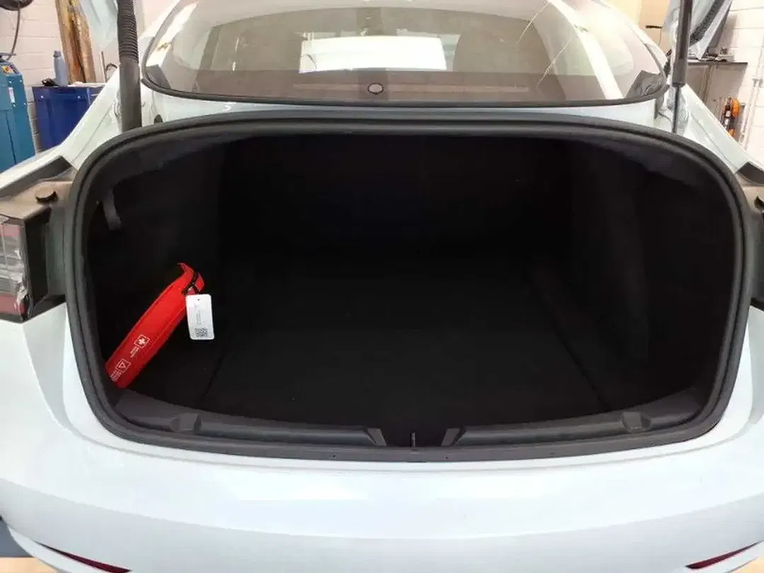 Tesla Model 3 - Thumbnail 12