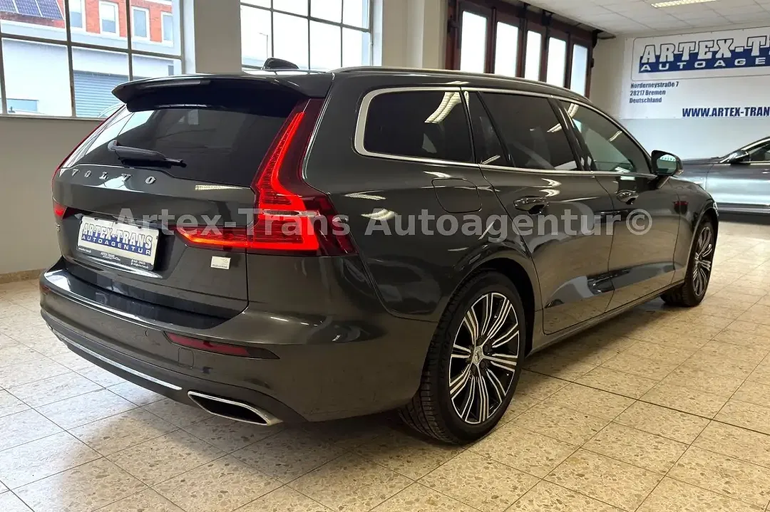 Volvo V60 - Thumbnail 3