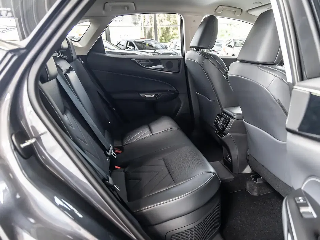 Lexus NX 450h+ - Thumbnail 10