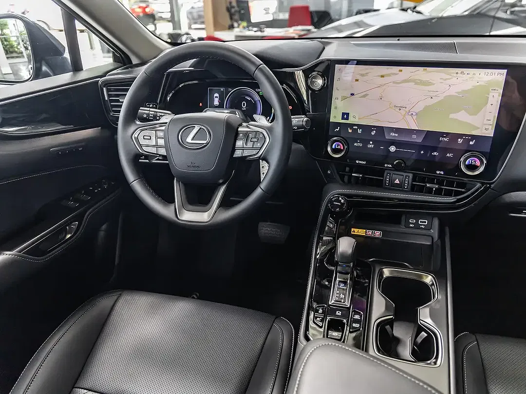 Lexus NX 450h+ - Thumbnail 11