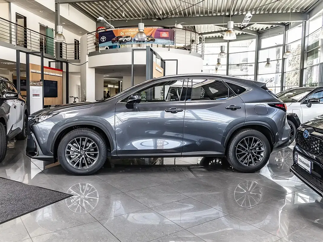 Lexus NX 450h+ - Thumbnail 4