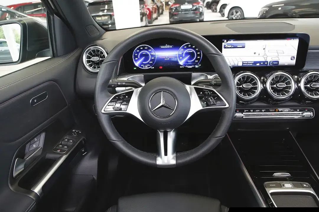 Mercedes-Benz EQB 250 - Thumbnail 12