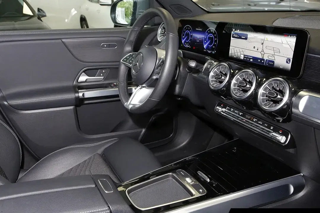 Mercedes-Benz EQB 250 - Thumbnail 8