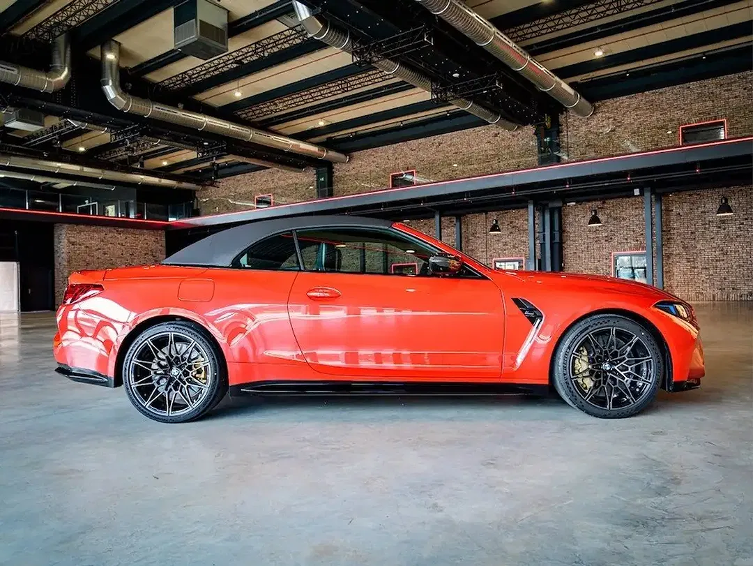 BMW M4 - Thumbnail 4