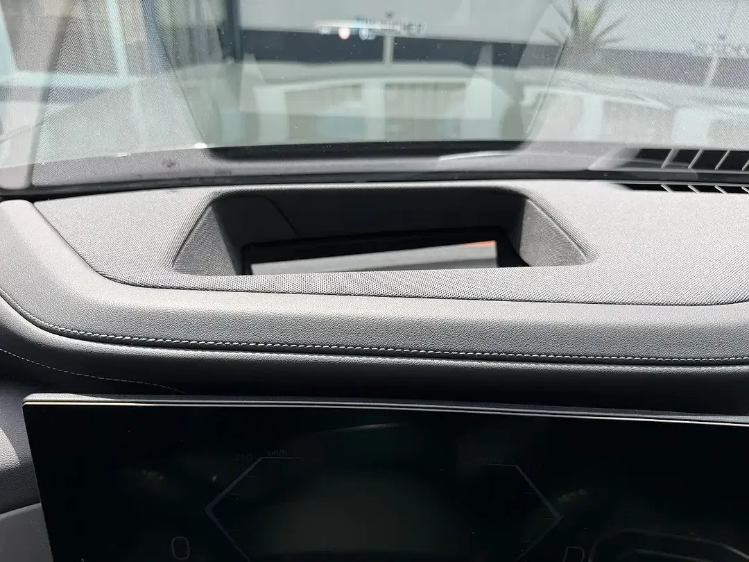 BMW i7 - Thumbnail 7
