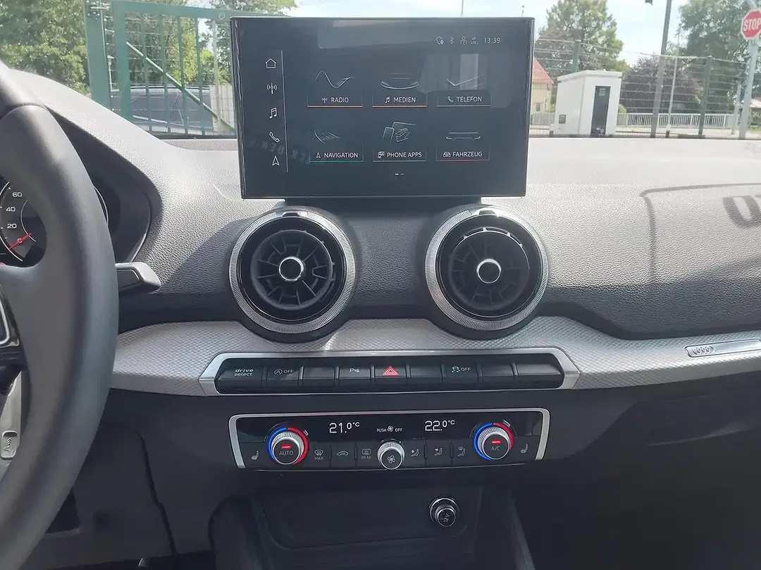 Audi Q2 - Thumbnail 12