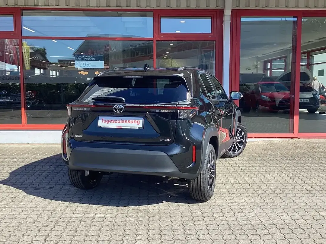 Toyota Yaris Cross - Thumbnail 3
