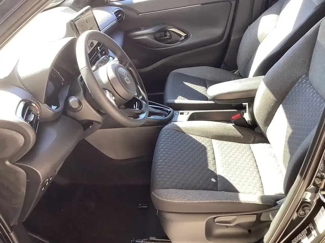 Toyota Yaris Cross - Thumbnail 6