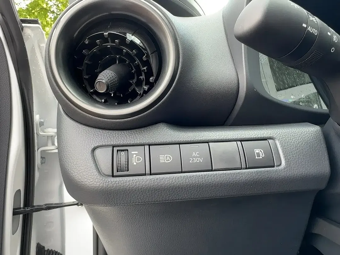Toyota C-HR - Thumbnail 13