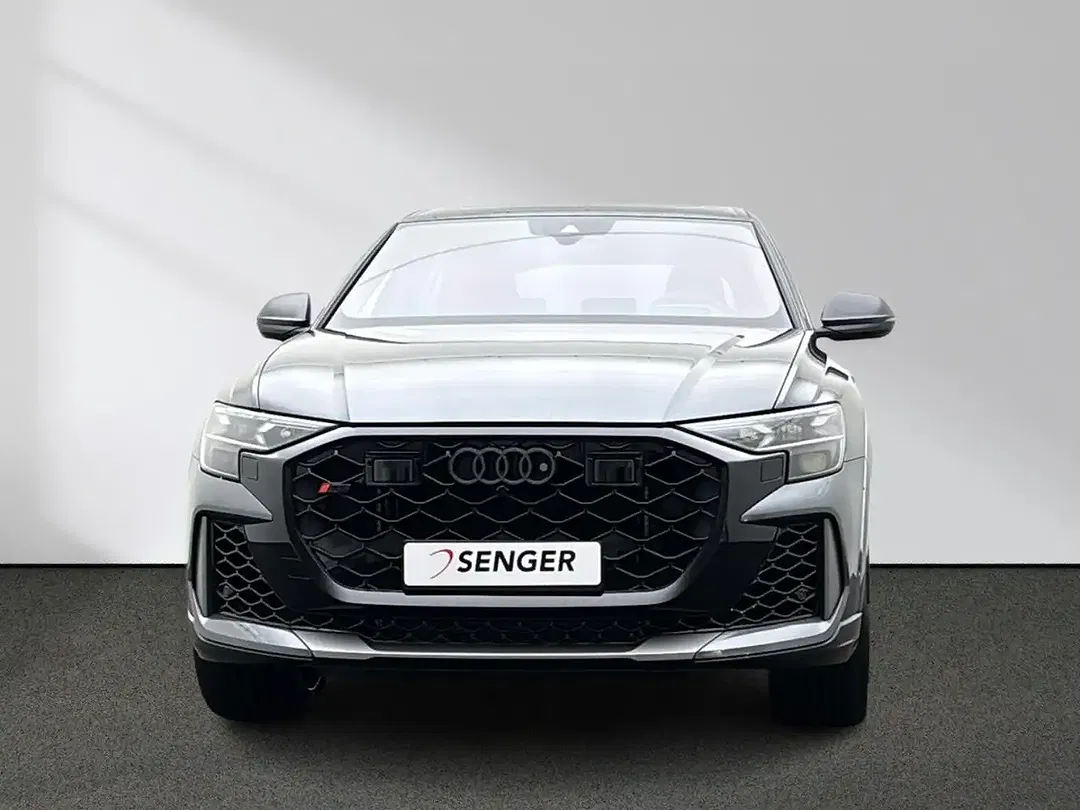 Audi RS Q8 - Thumbnail 3