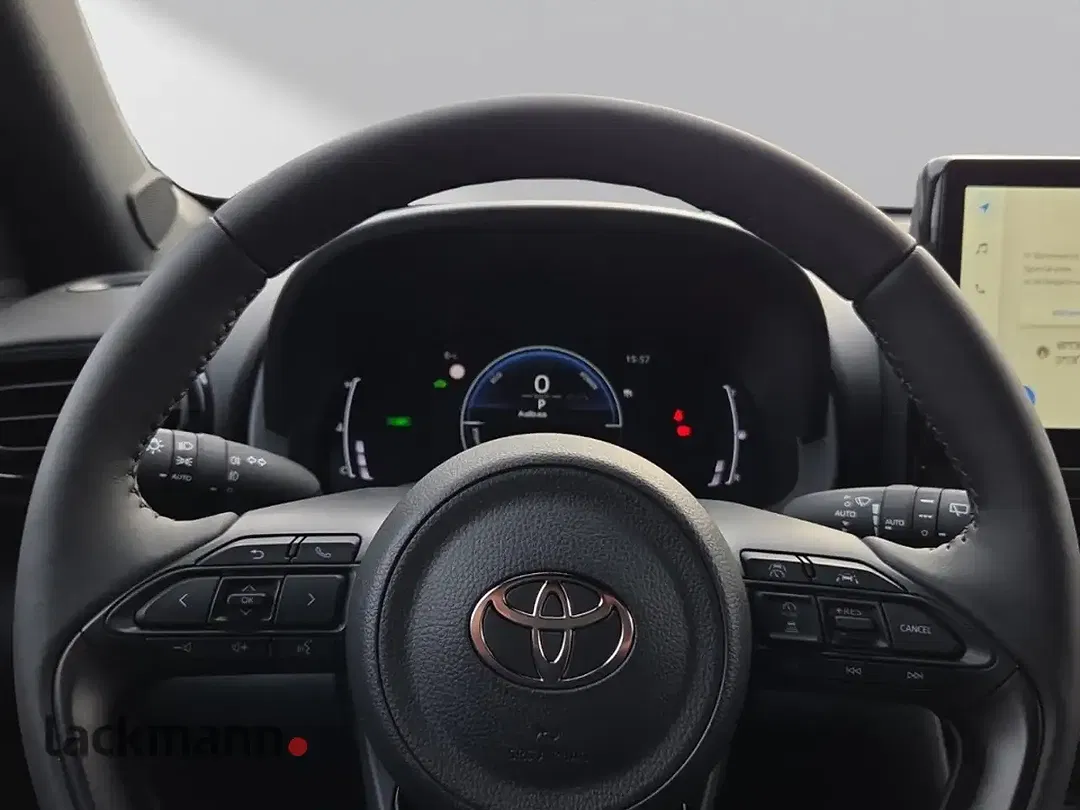 Toyota Yaris Cross - Thumbnail 14