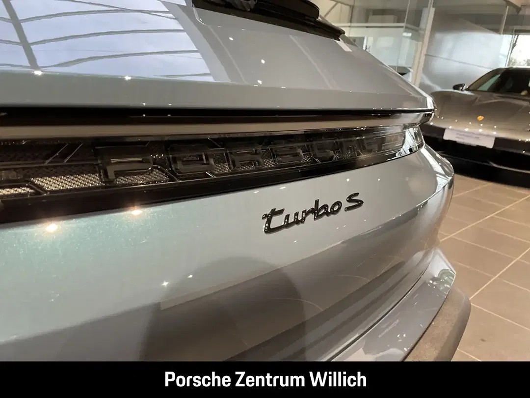 Porsche Taycan - Thumbnail 10
