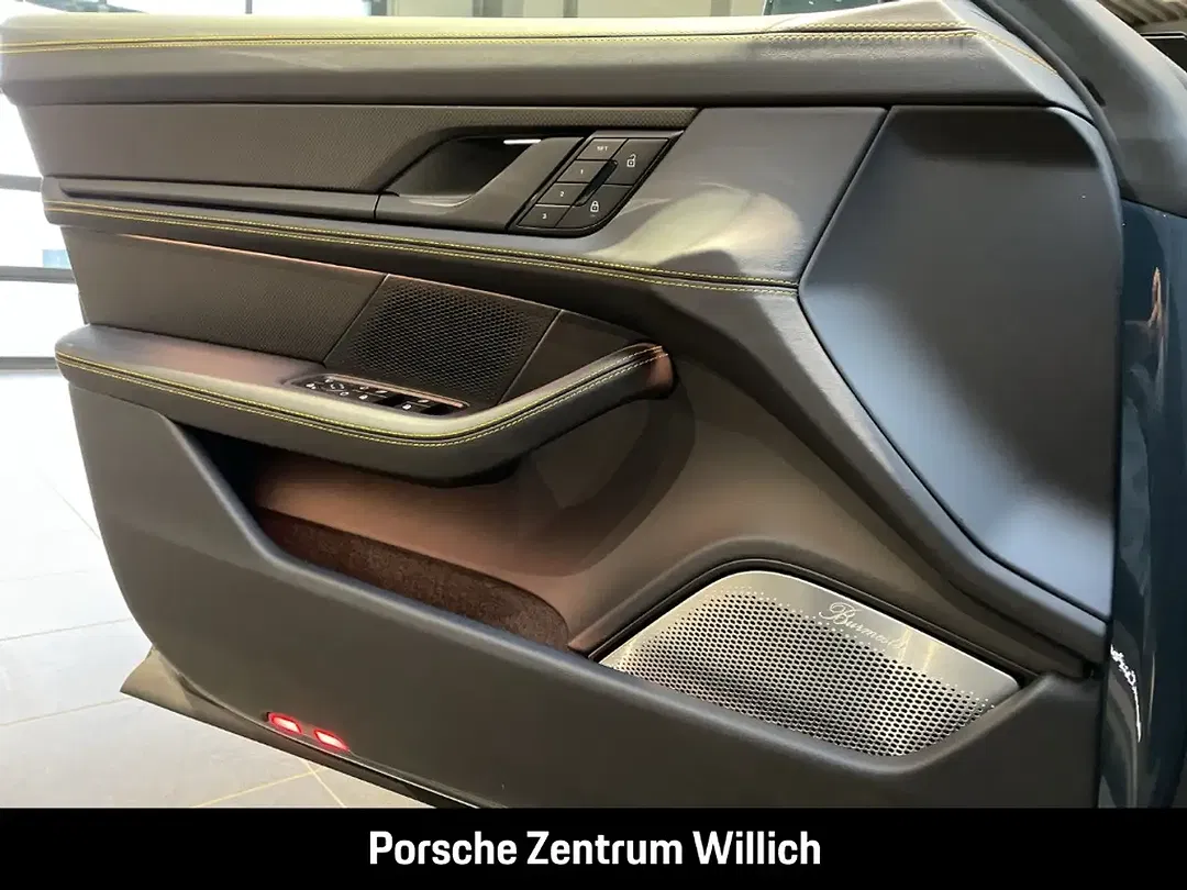 Porsche Taycan - Thumbnail 11