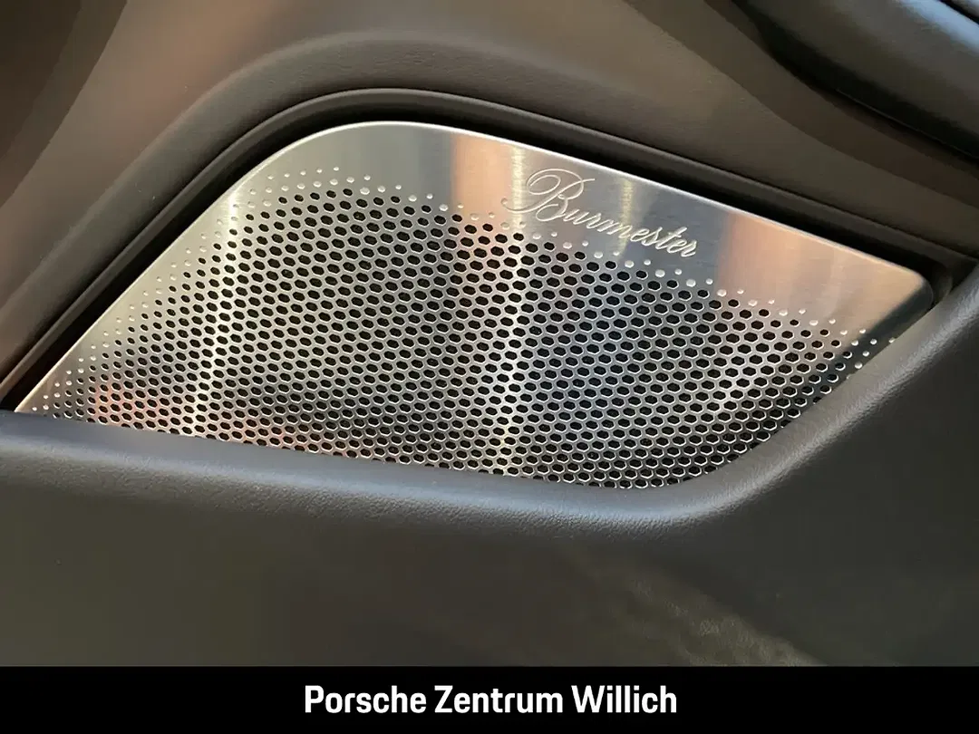 Porsche Taycan - Thumbnail 13