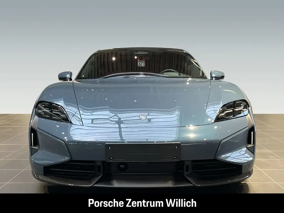 Porsche Taycan - Thumbnail 4