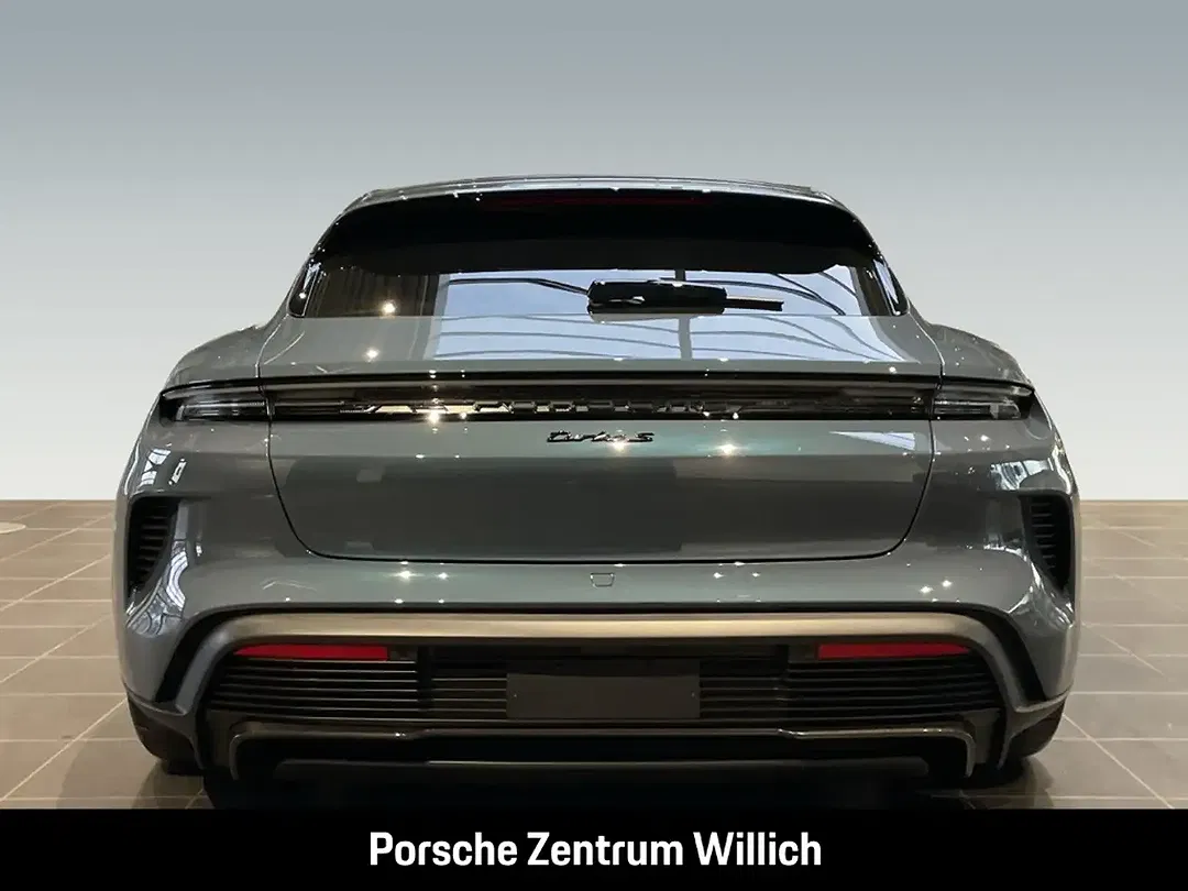Porsche Taycan - Thumbnail 5