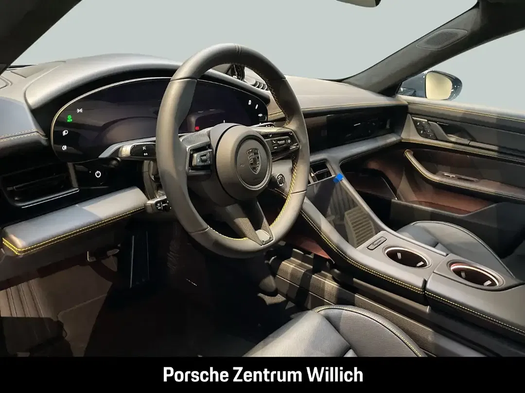Porsche Taycan - Thumbnail 7