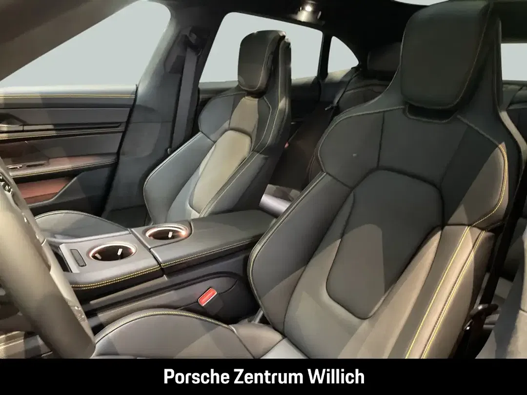 Porsche Taycan - Thumbnail 8