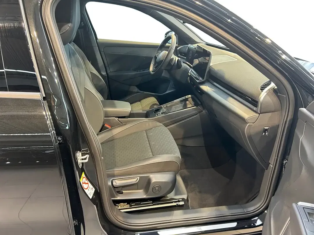 Volkswagen T-Roc - Thumbnail 8