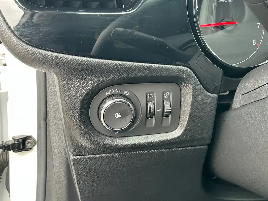 Opel Corsa - Thumbnail 9