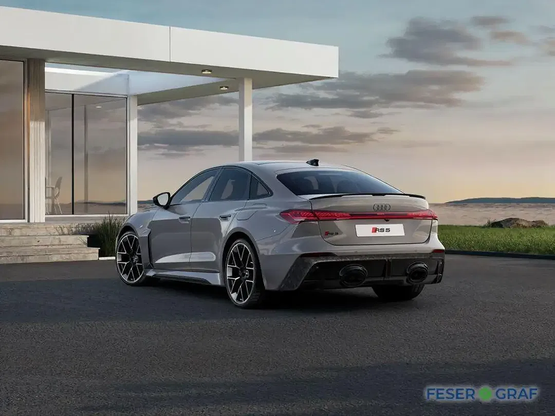 Audi RS5 - foto 1