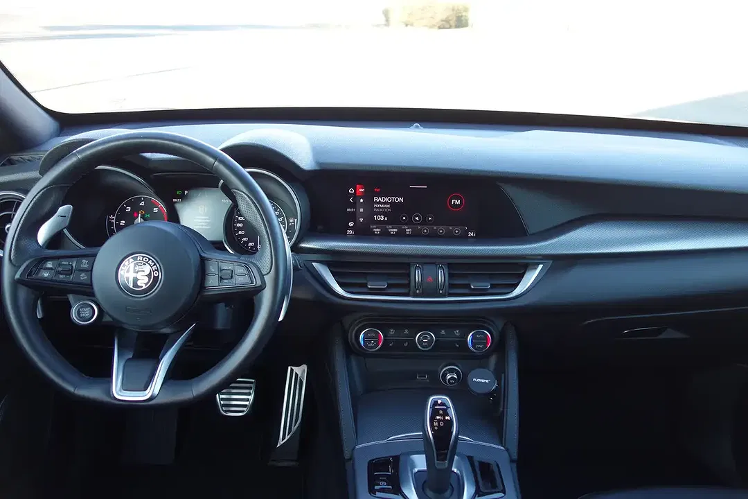 Alfa Romeo Stelvio - Thumbnail 11