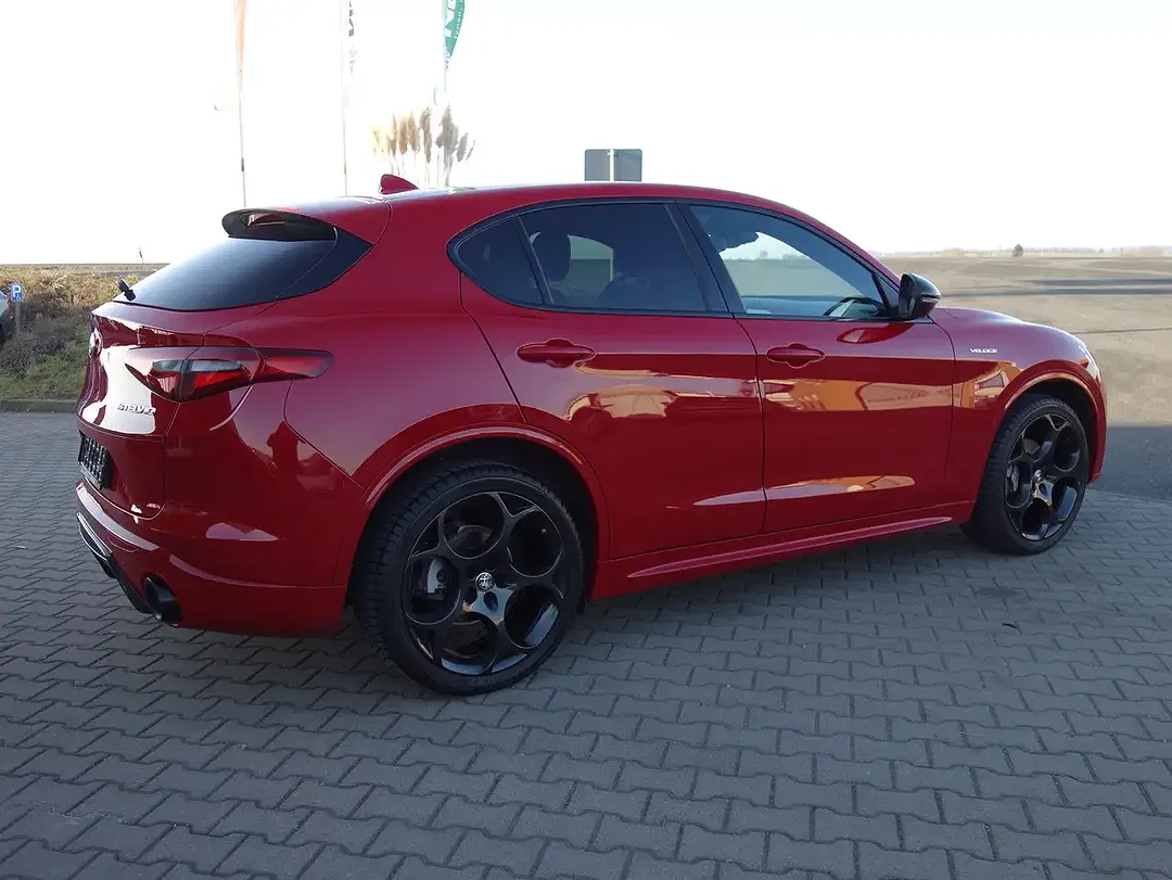 Alfa Romeo Stelvio - Thumbnail 3