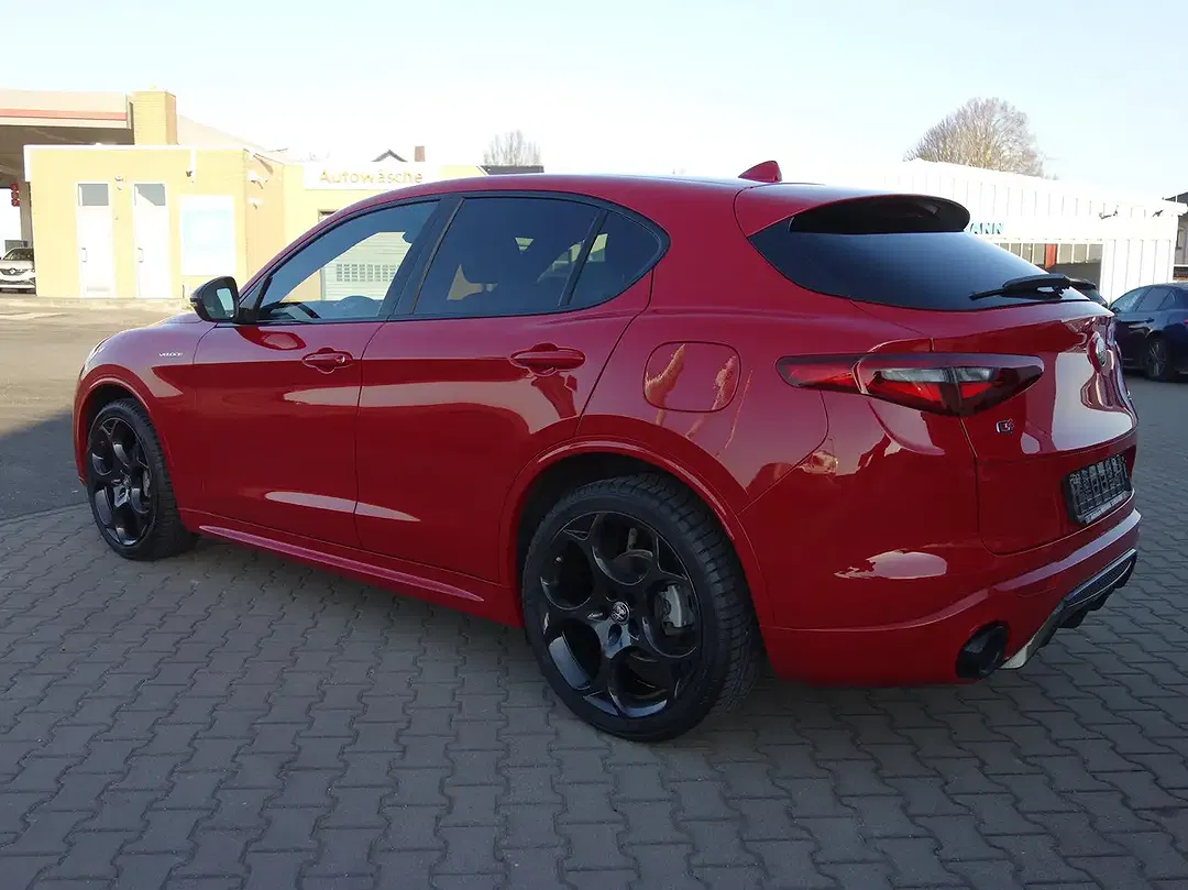 Alfa Romeo Stelvio - Thumbnail 4
