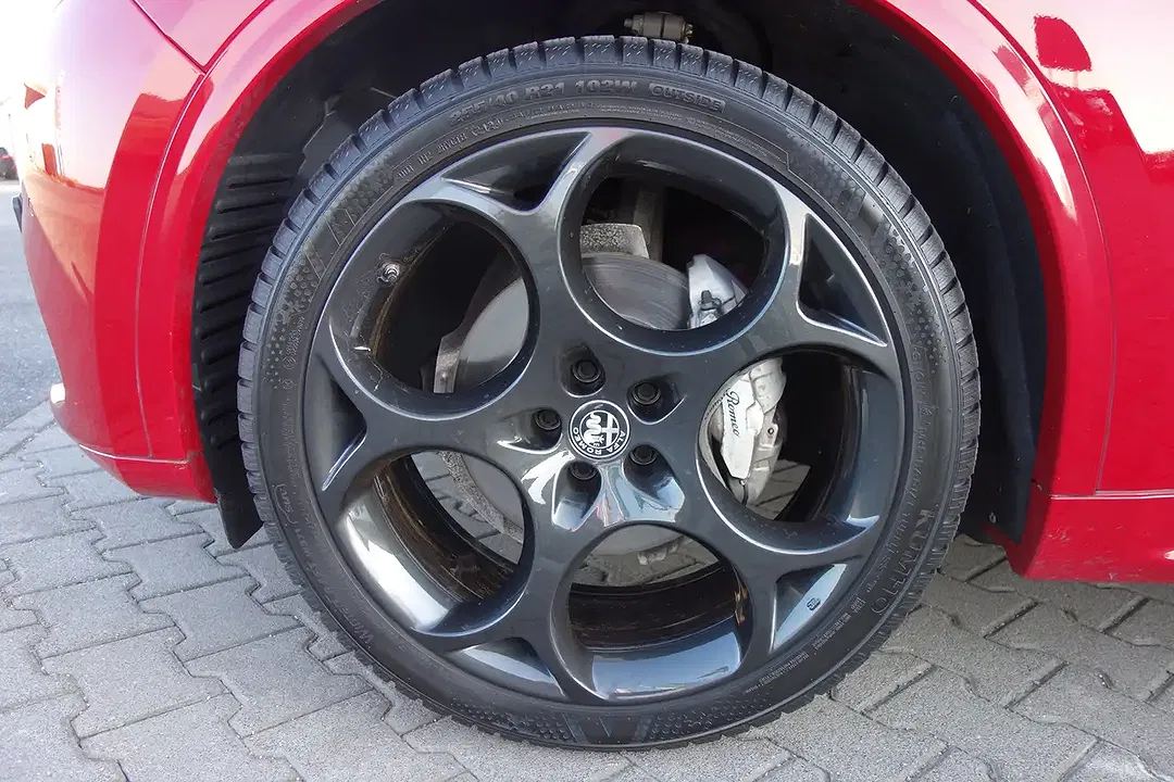 Alfa Romeo Stelvio - Thumbnail 5