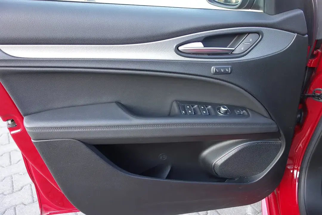 Alfa Romeo Stelvio - Thumbnail 6