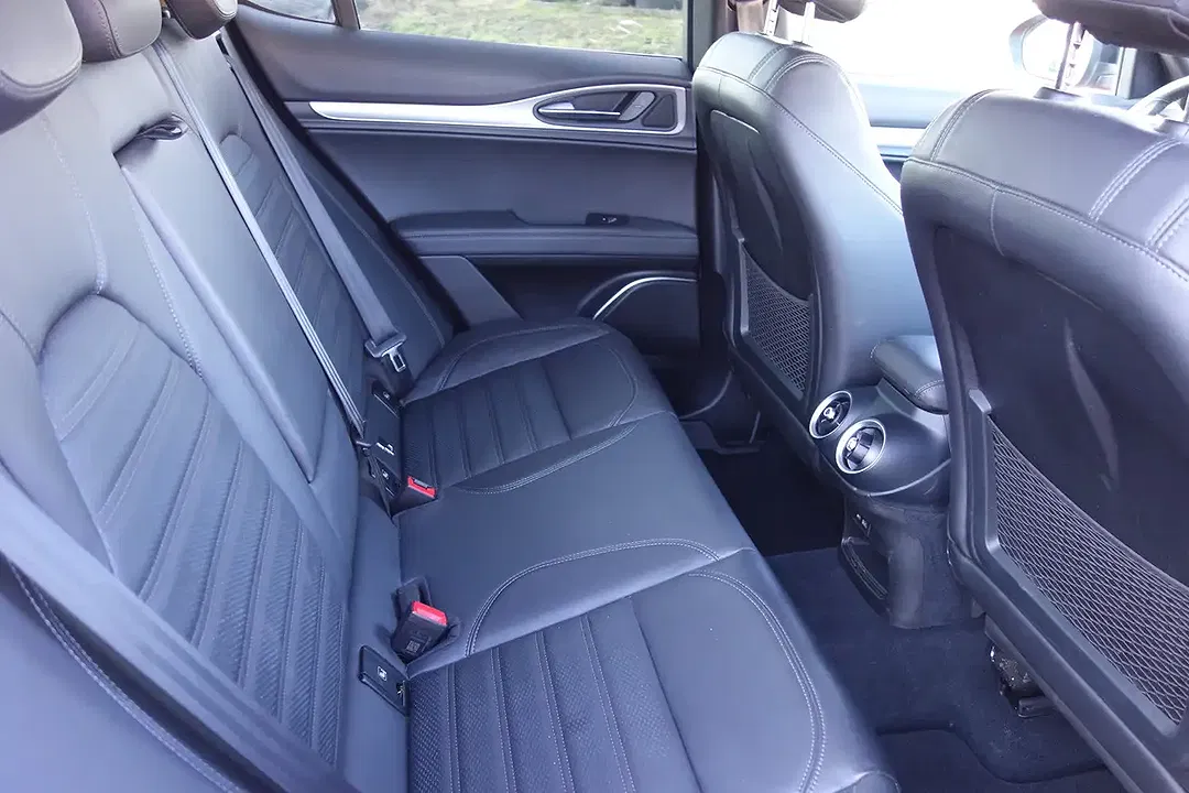 Alfa Romeo Stelvio - Thumbnail 9
